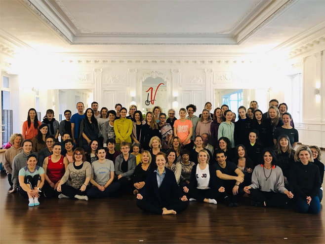 Cour de yoga à la verrière avec Natacha st pierre